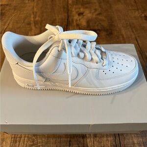 White Nike Air Force 1